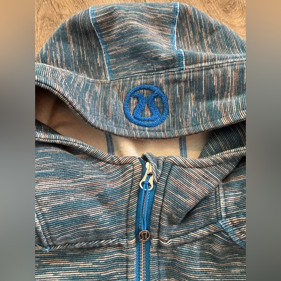 EUC- 💙Lululemon Blue and Creme We are From Space Scuba Hoodie *Stretch💙 - Picture 6 of 13